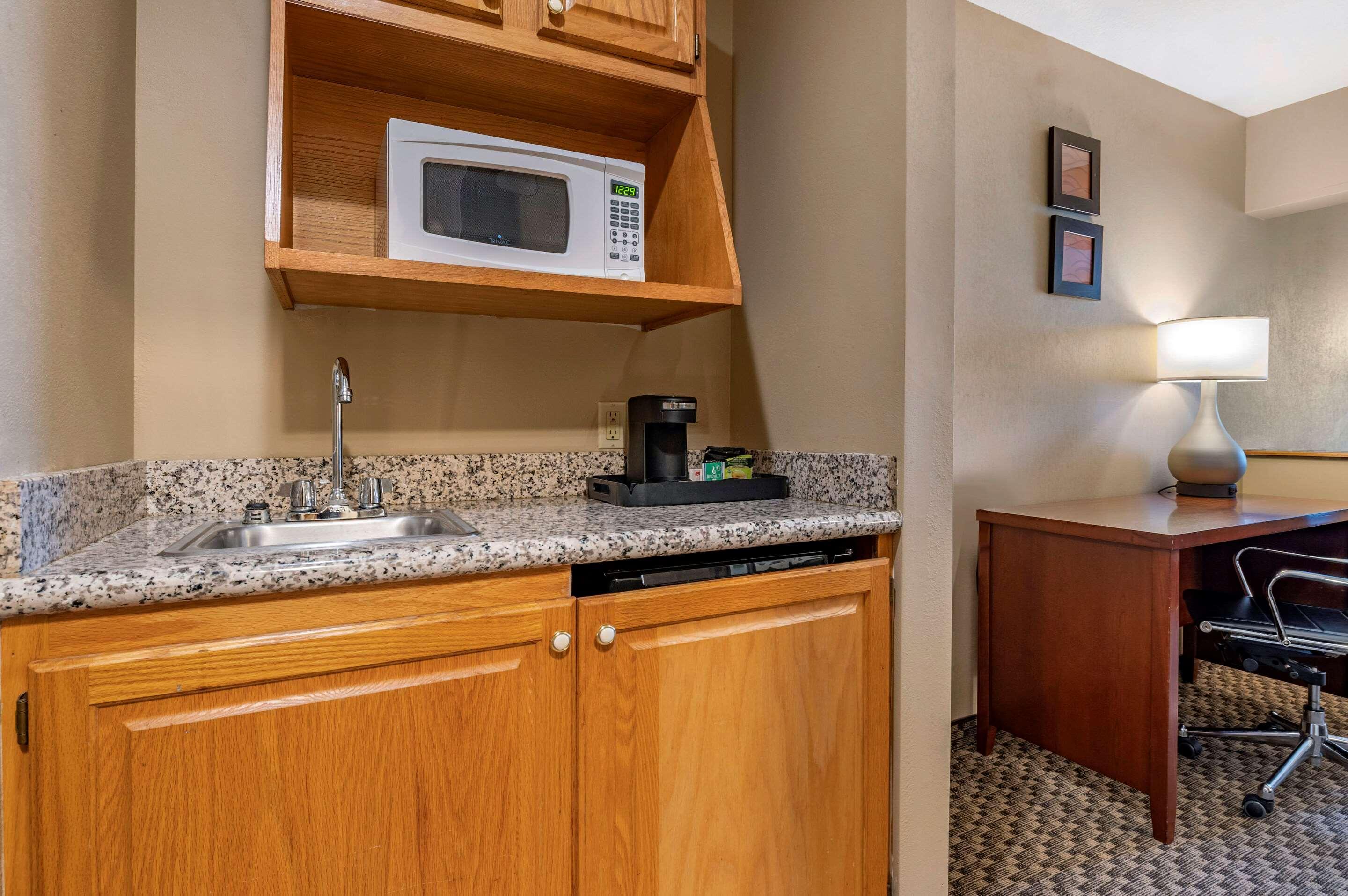 Comfort Inn&Suites Napoleon Extérieur photo