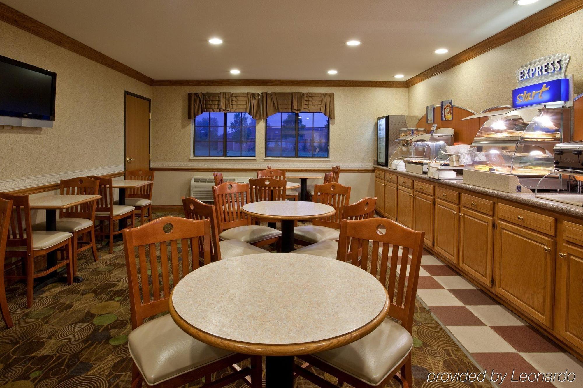 Comfort Inn&Suites Napoleon Restaurant photo